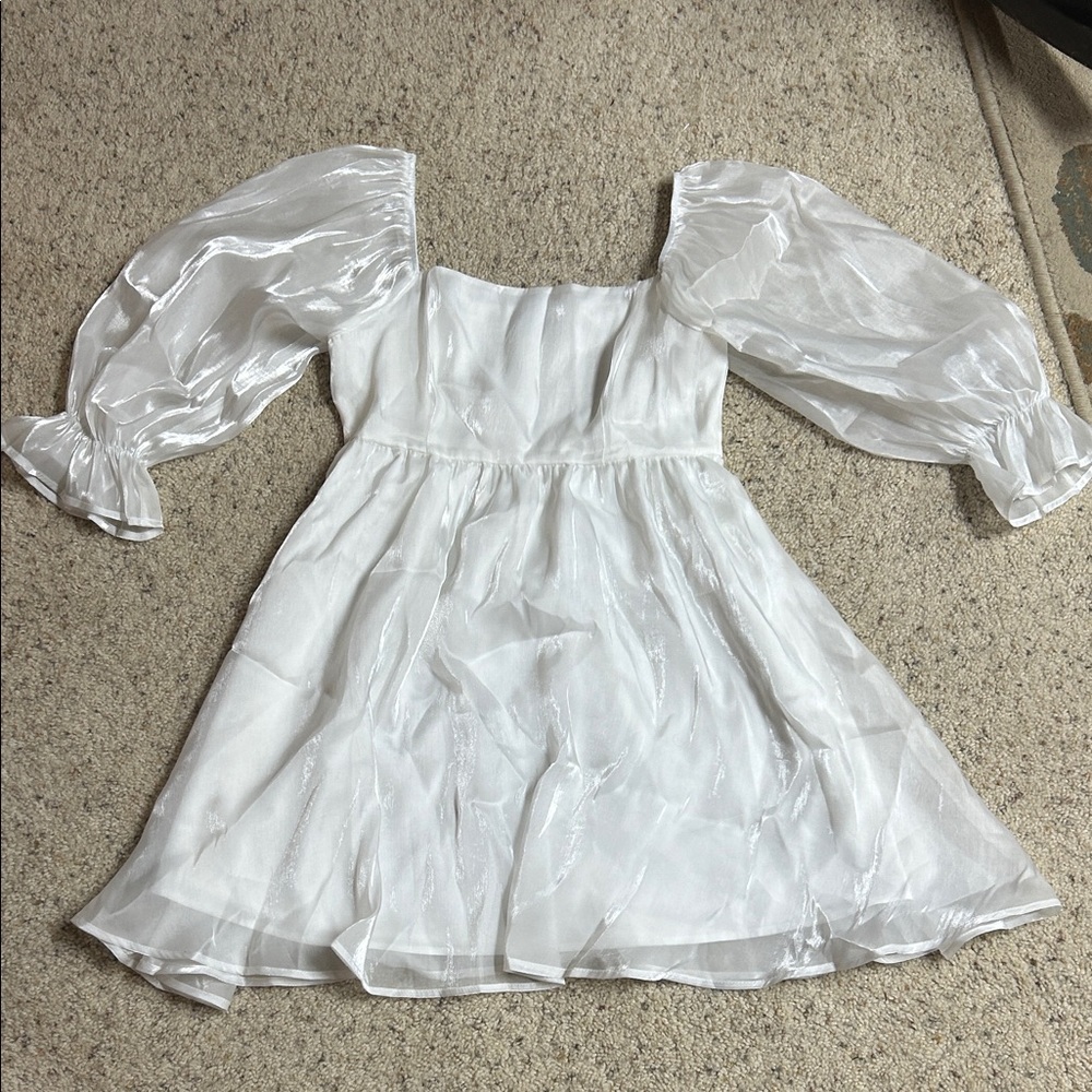 Elegant White Mini Dress with Puff Sleeves